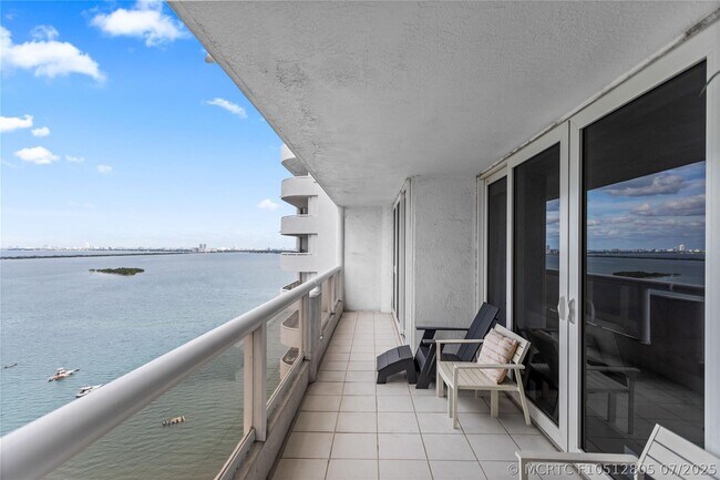 Building Photo - 1717 N Bayshore Dr