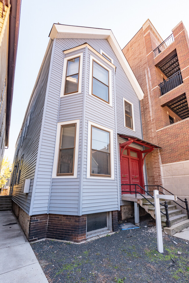 Building Photo - 1431 W Belmont Ave