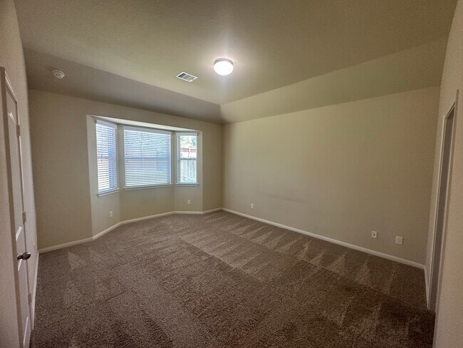 Building Photo - 482 Terra Vis Cir