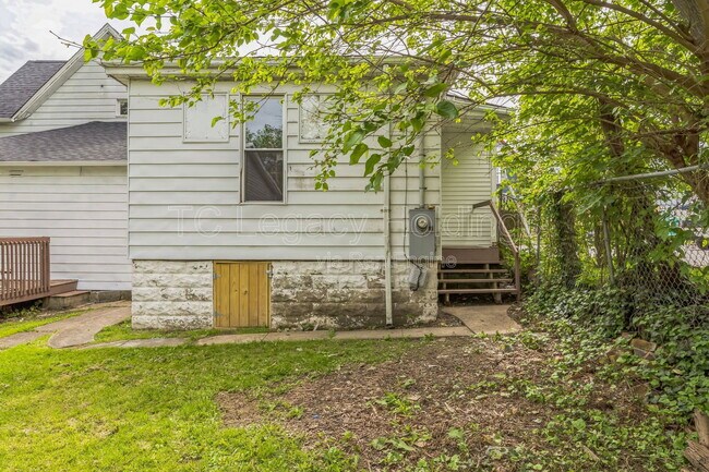 Building Photo - 421 Walnut Ave