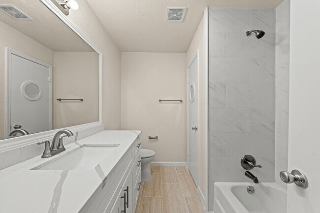 Building Photo - 25802 Maplewood Dr