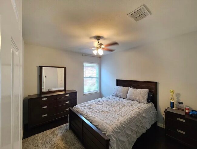 Building Photo - 7217 Welshman Dr
