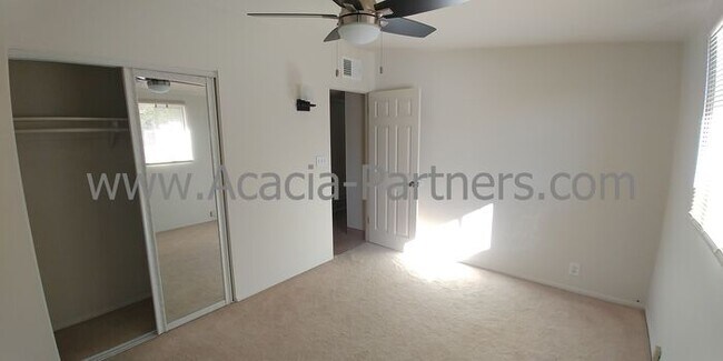 Building Photo - Centrally Located Three Bedroom/Two Bath Home
