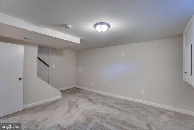 Building Photo - 2212 Arlington Terrace