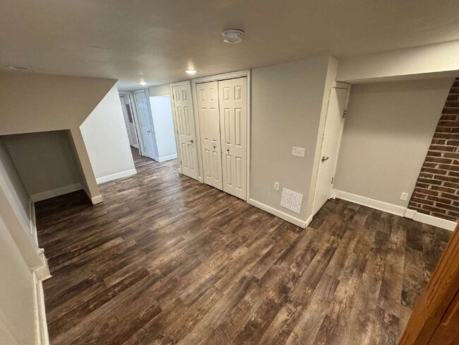 Building Photo - BIG SPACE. MODERN COMFORT. UNBEATABLE VALUE: 3 Bed, 2 Bath Duplex Delight!