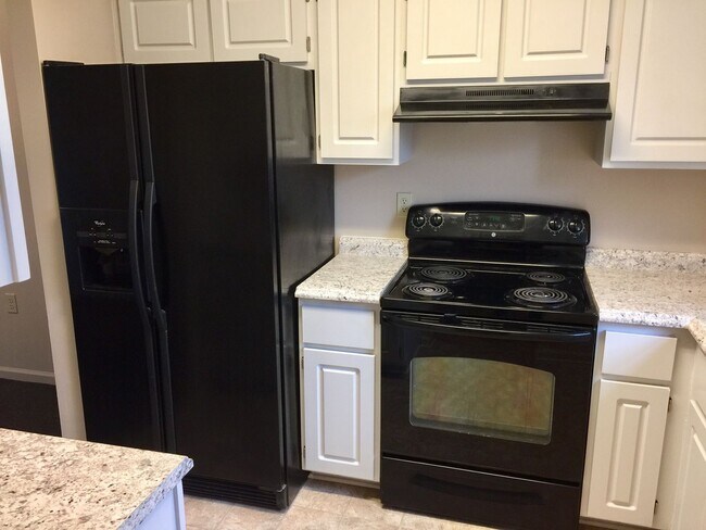 Building Photo - Condo in Shelbyville!