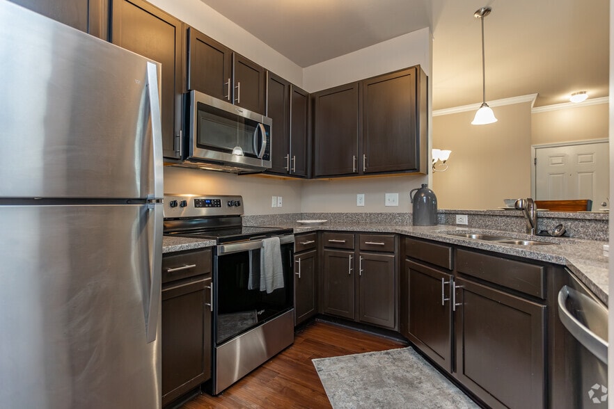 2BR, 2BA - 1,198SF - Kitchen - Wellsley Park at Deane Hill Apartments