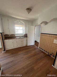 Building Photo - 17559 Santa Rosa Dr