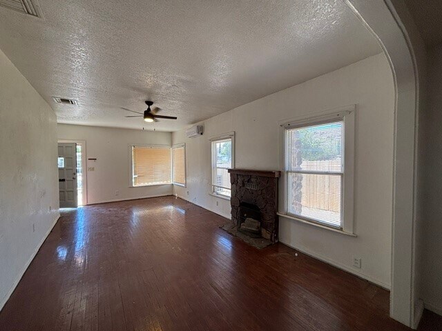 Building Photo - 914 Grandview Ave