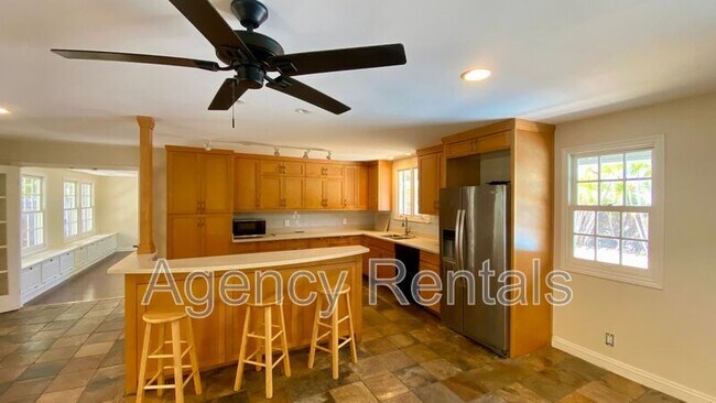 Building Photo - 575 N Kalaheo Ave