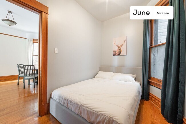 Building Photo - 3508 N Sheffield Ave