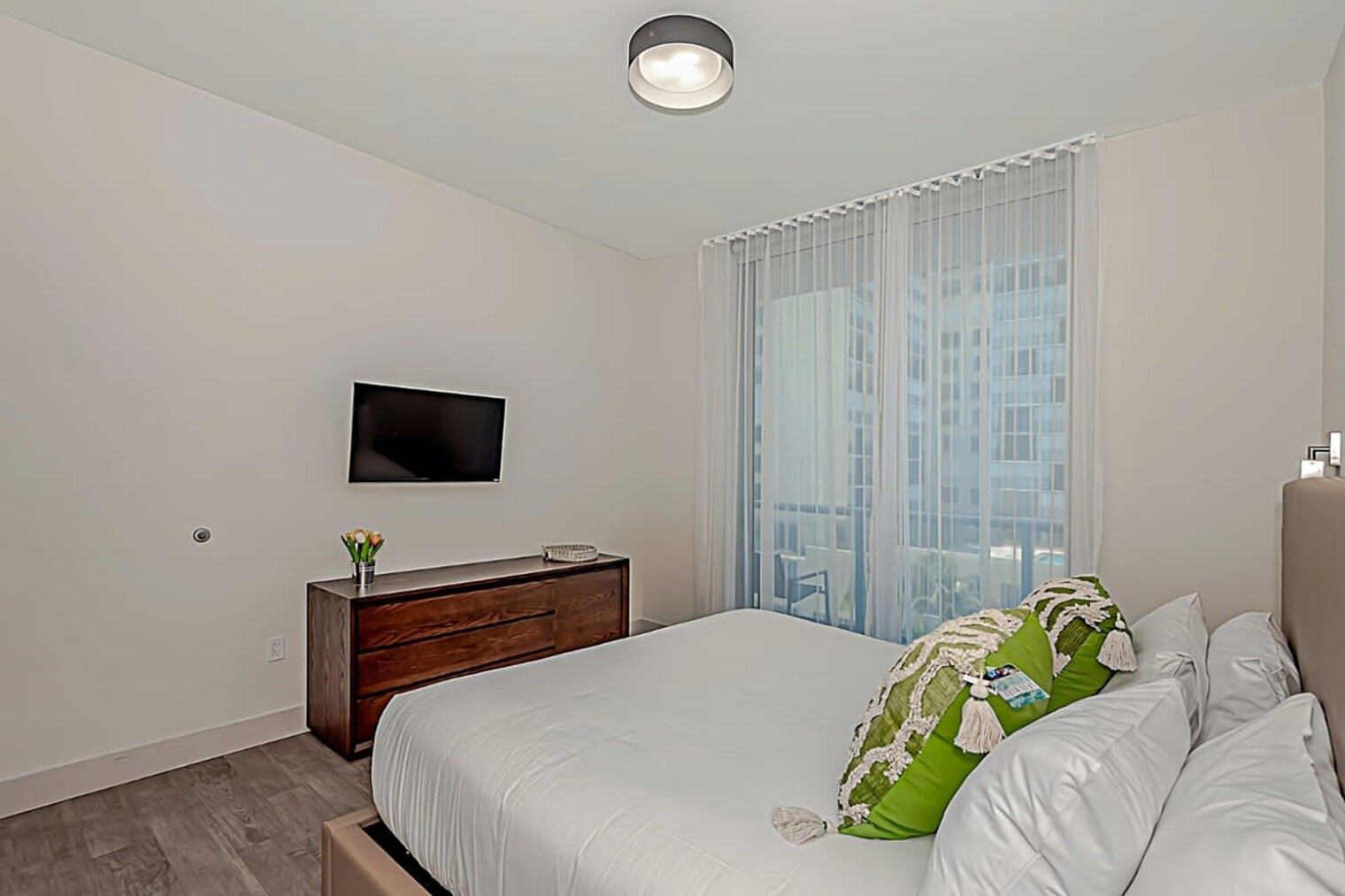 Building Photo - 777 N Ocean Dr