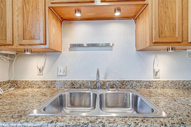 Building Photo - 1024 Heights Blvd