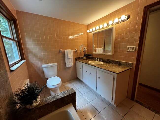 Building Photo - 56 Grandview Pl
