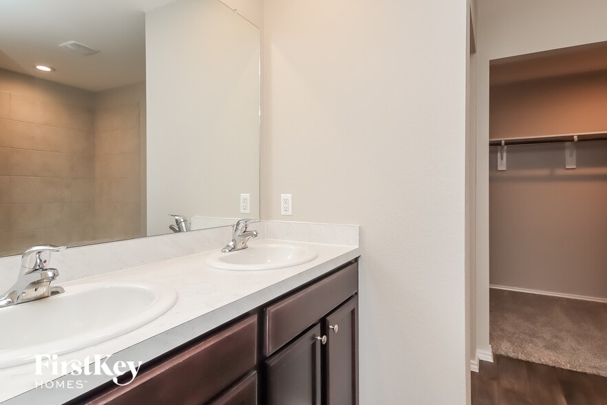 Building Photo - 14703 Night Violet Ct