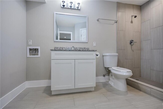 Building Photo - 935 La Posada Dr