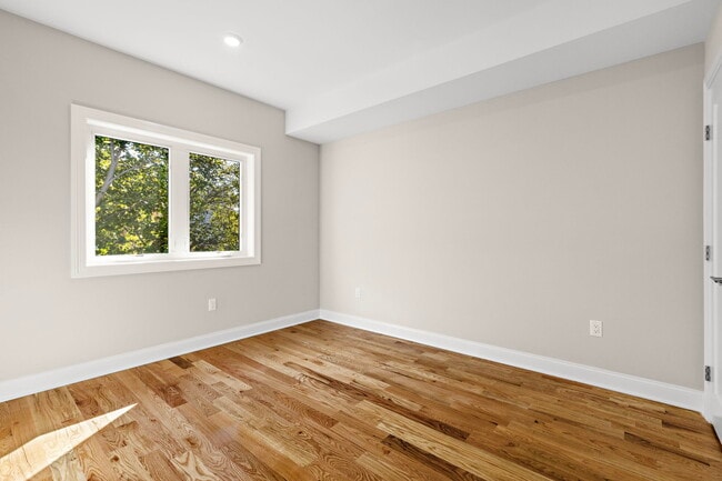 Building Photo - 780 Edgewood Ln
