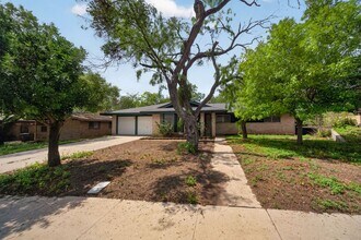 Building Photo - Beautifully refreshed 3-bedroom, 2-bath ranch-style home, located in the sought-after Colonies No...