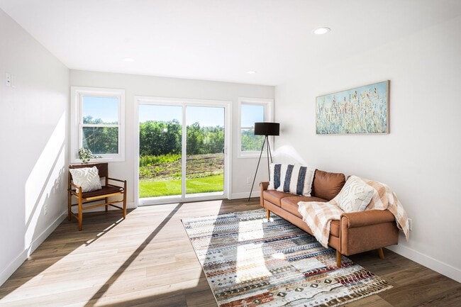 Building Photo - AVAILABLE November! -  3 Bed 3 Bath brand ...