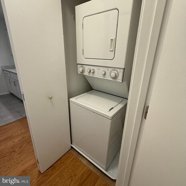 Building Photo - 2111 Wisconsin Ave NW