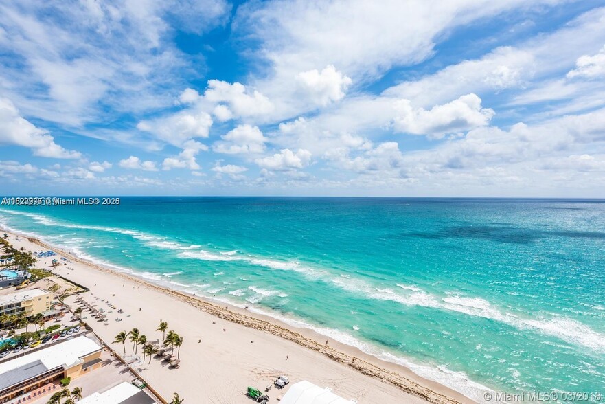 Primary Photo - 18201 Collins Ave