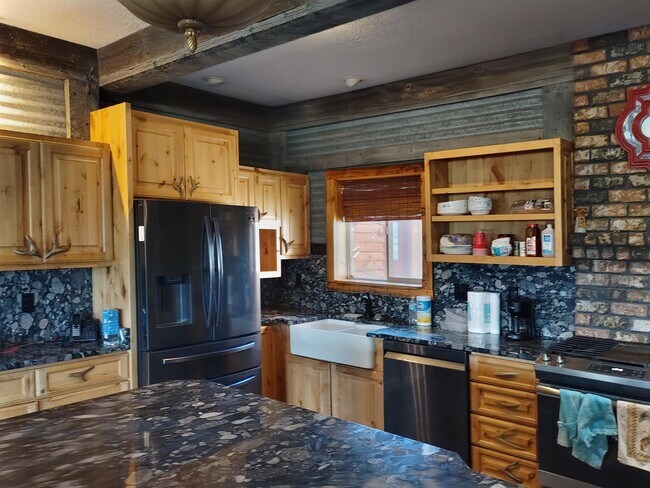 Building Photo - 256 E Fork Big Sandy Rd