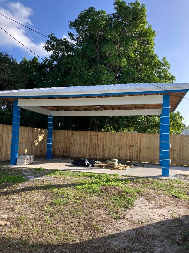 Building Photo - 949 30th St