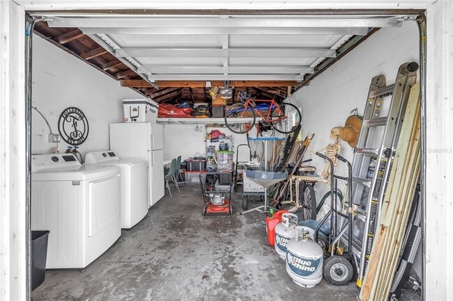 Building Photo - 2621 17th Ave N