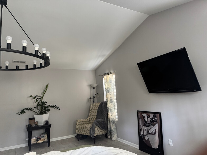 Building Photo - Room in House on Stonewood Pines Dr