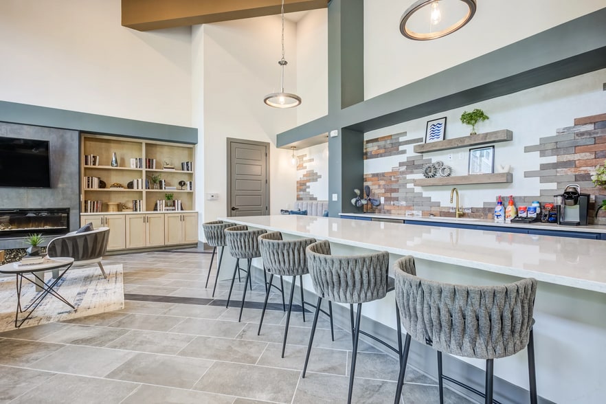 Building Photo - 5340 Periwinkle Hl Ave