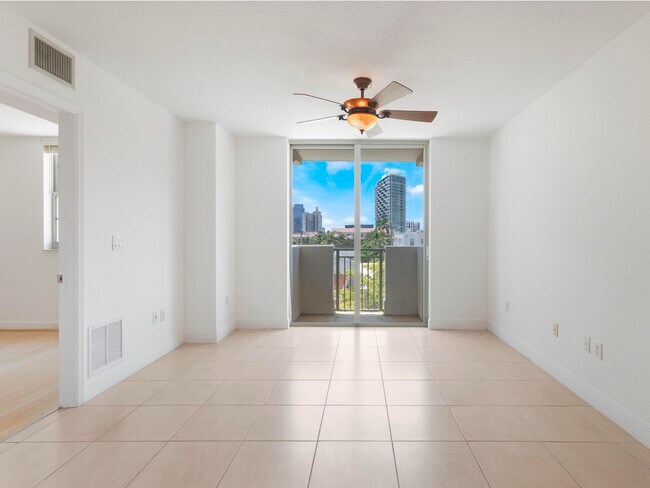 Building Photo - 610 Clematis St