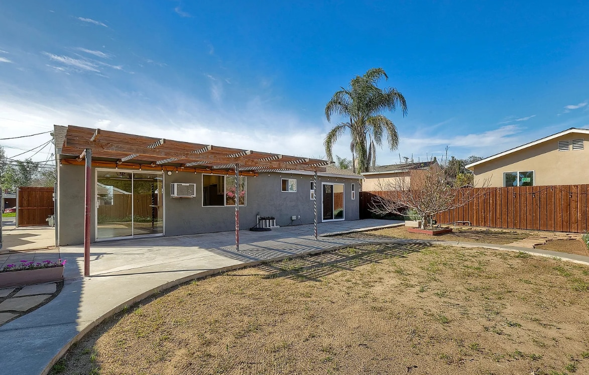 Building Photo - 2371 Berry St