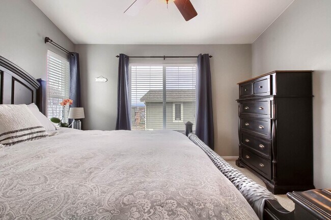 Building Photo - Highlands Ranch Spacious 3 bed 2.5 bath