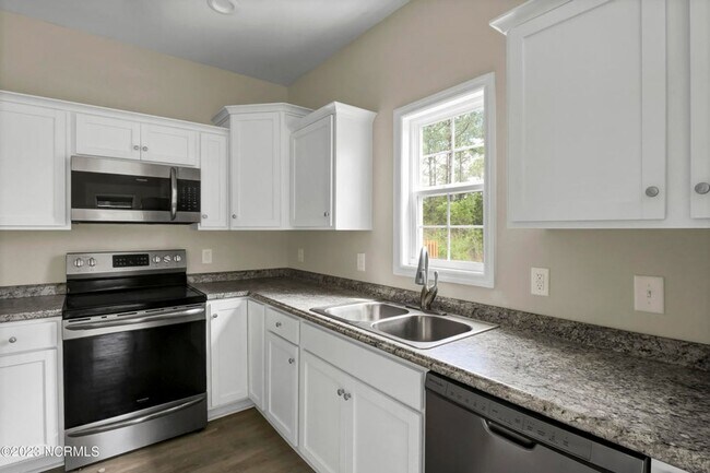 Building Photo - 519 Everett Glades