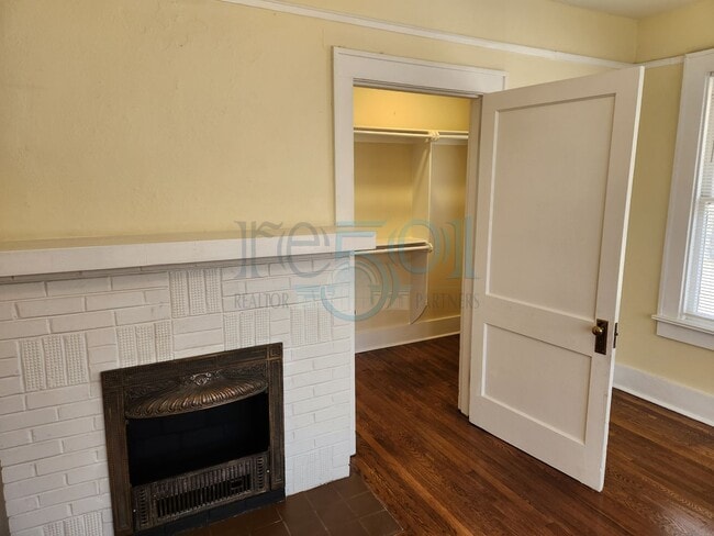 Building Photo - Newly Renovated Immaculate Condo In Hillcrest!!!!! Just Blocks from UAMS!!