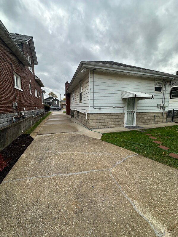 Building Photo - 318 157th St