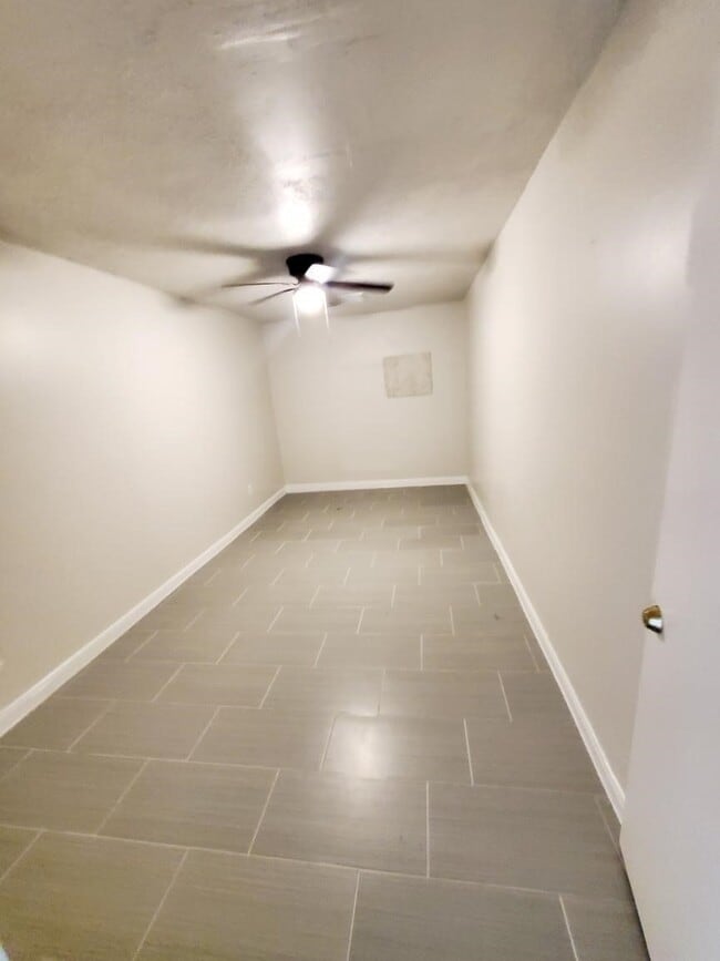 Building Photo - 4865 Beechaven St