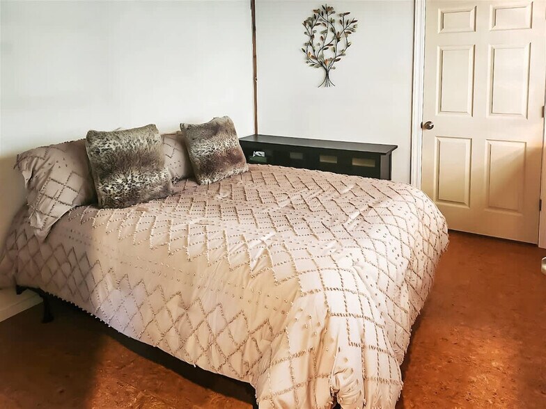 Building Photo - 218 Ironwood Dr