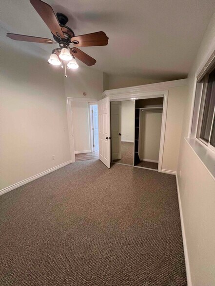 Building Photo - 139 Roslyn Dr