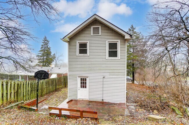 Building Photo - Three Bedroom Home in Covington!