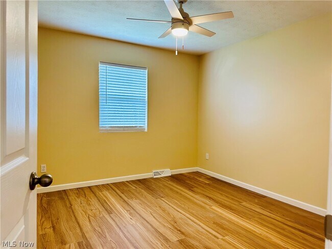 Building Photo - 4913 Dunsmore Ave