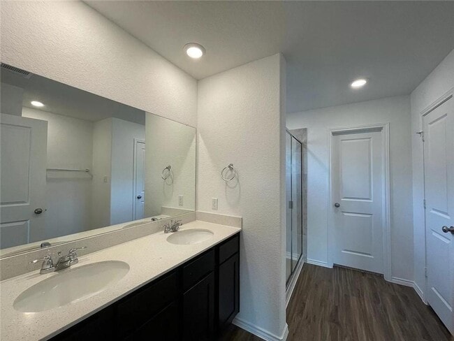Building Photo - 103 Ulmus St