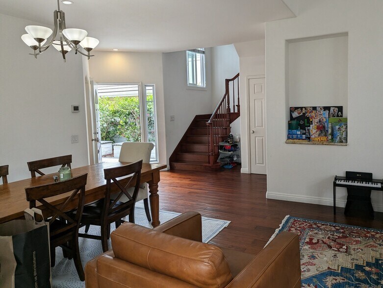 Building Photo - 2730 Point Del Mar