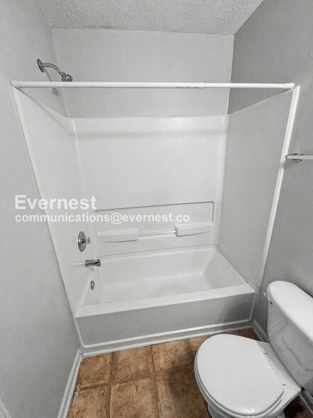 Building Photo - 8637 Thomas Rd