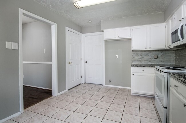 Building Photo - 16210 Cypress Point Dr