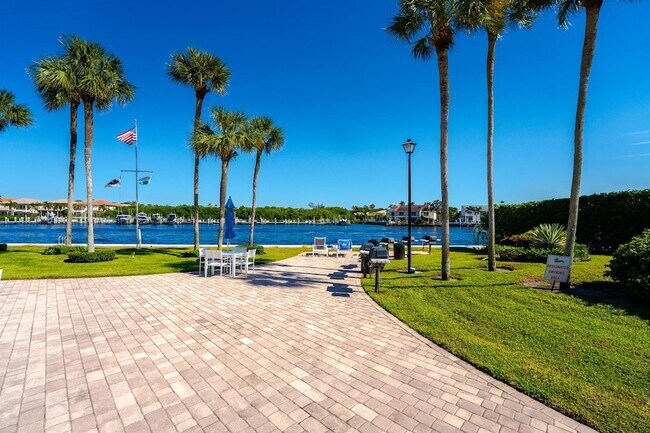 Building Photo - 859 Jeffery St