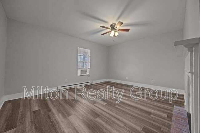 Building Photo - 210 S Elm Ave