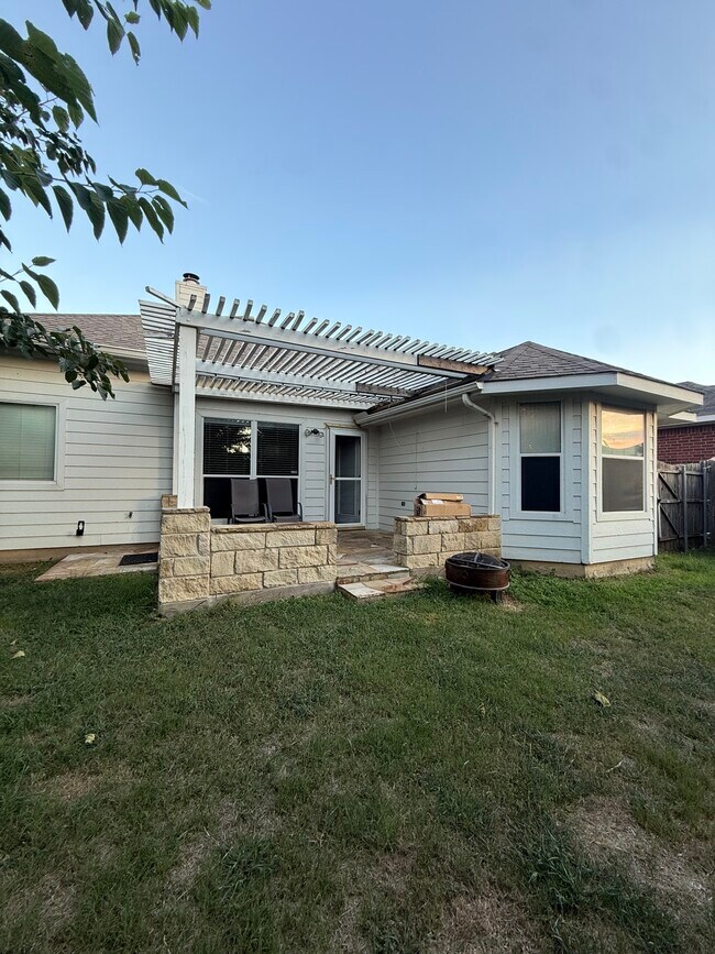 Building Photo - 960 Jockey Club Ln
