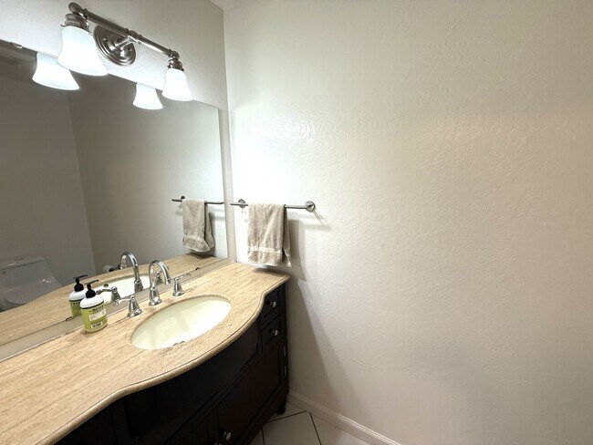 Building Photo - PENDING WITH ACCEPTED APPLICATION - LARGE ...