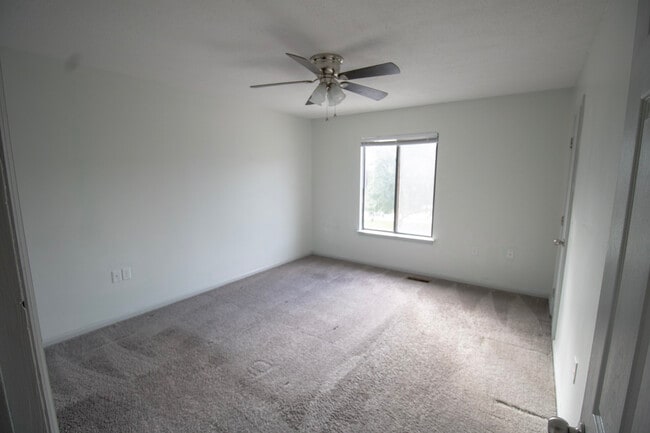 Building Photo - 251 Knight Dr